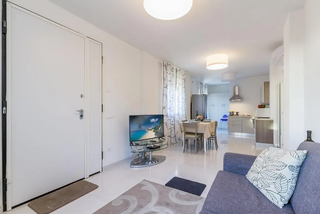 Il Delfino Apartment Viareggio 0*,  Italy